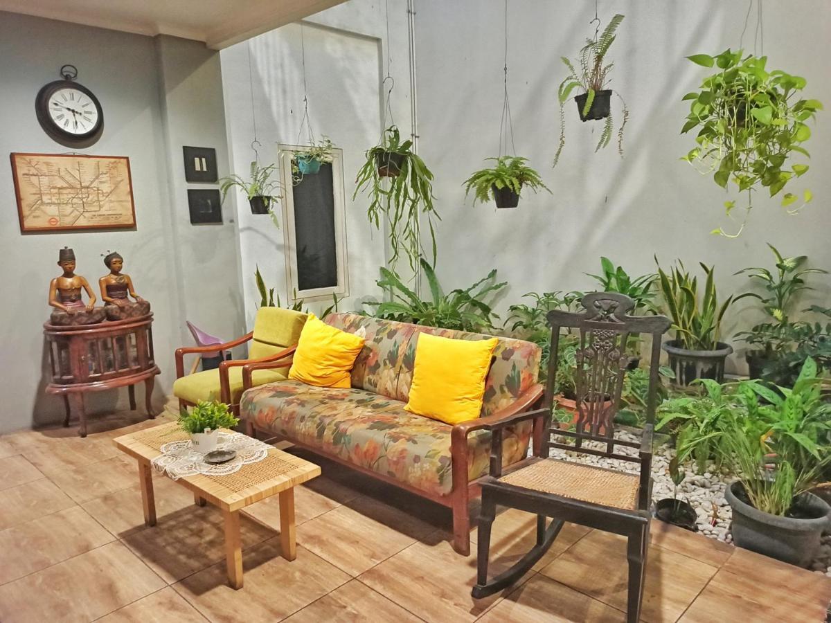 Manggolo Homestay Syariah Jogjakarta Buitenkant foto